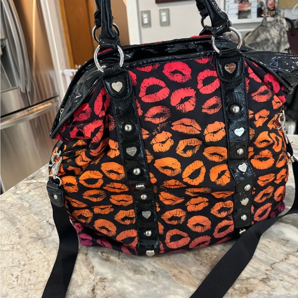 Gorgeous LARGE very good condition studded Betsey Johnson travel bag - Picture 3 of 5